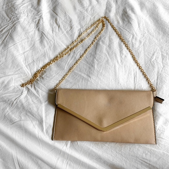 Lulus Handbags - 🌼Lulus Tan Clutch with Gold Colored Chain